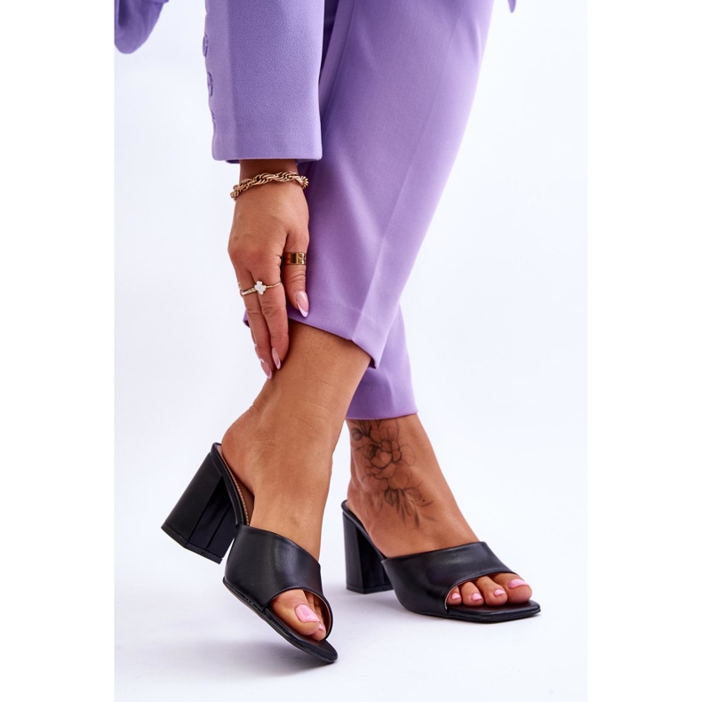 Chinelos Clássicos de Couro Feminino Preto Loara 2