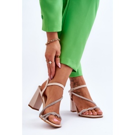 Sandália de Couro com Salto Bege com Strass Carlotta marrom 2