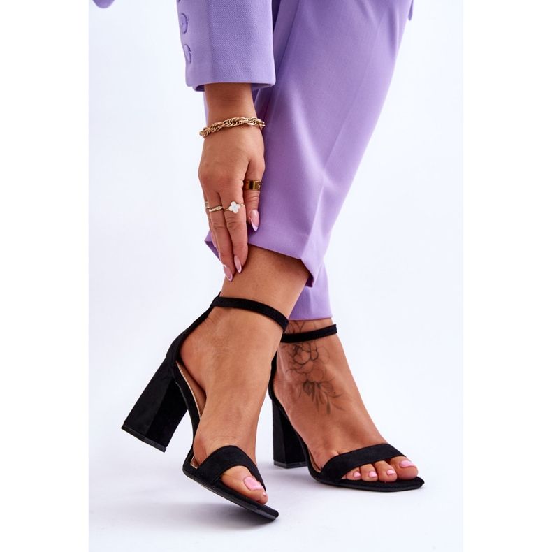 Sandálias femininas com salto estável preto Lavissa 2