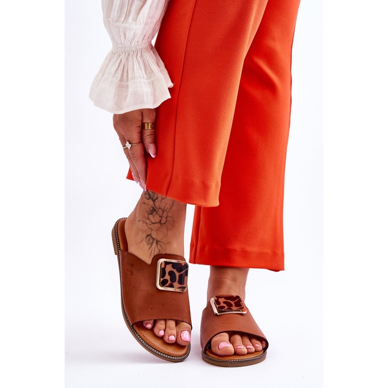 FJ1 Chinelos Femininos Com Elementos Decorativos Camel Leonia castanho 1