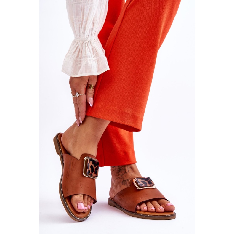 FJ1 Chinelos Femininos Com Elementos Decorativos Camel Leonia castanho 2