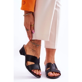 Sandália Clássica de Couro Preto Salto Baixo Miley 1