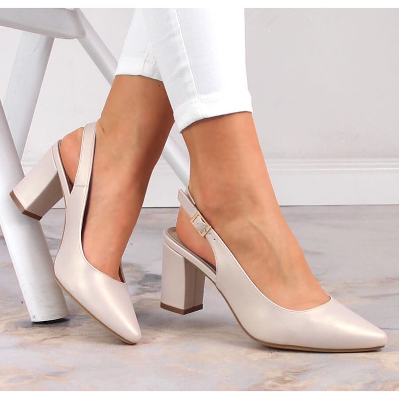 Sandálias femininas no post bege pérola Sergio Leone SK162 1