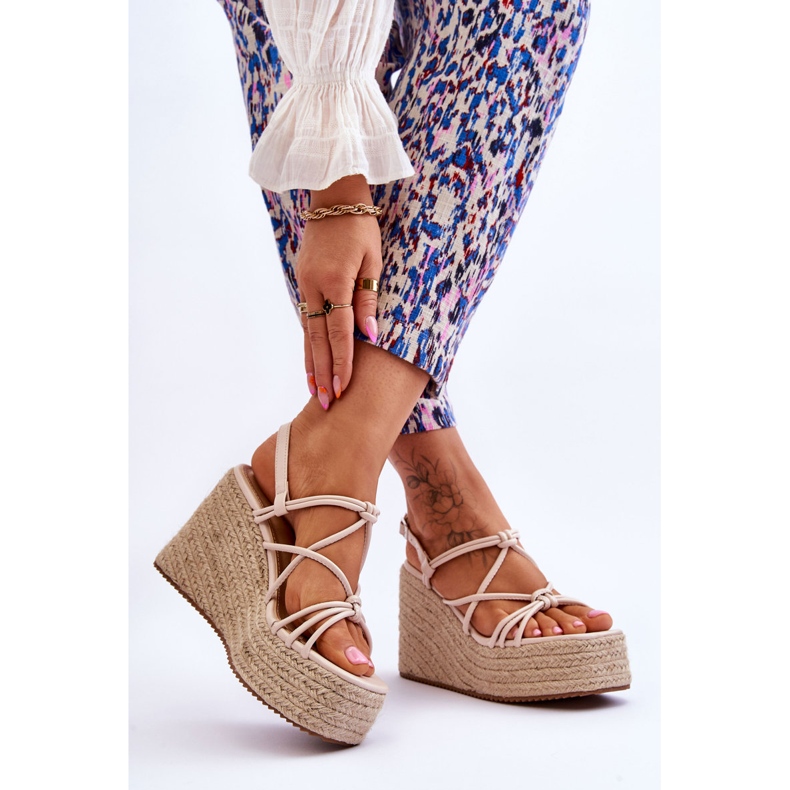 Sandálias de cunha da moda Nessia com trança bege castanho 2 Sandálias de cunha da moda Nessia com trança bege castanho 2