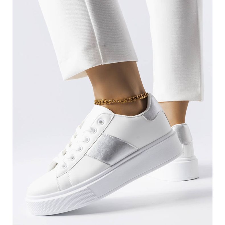 Tênis branco com faixa prateada Aurélie 2