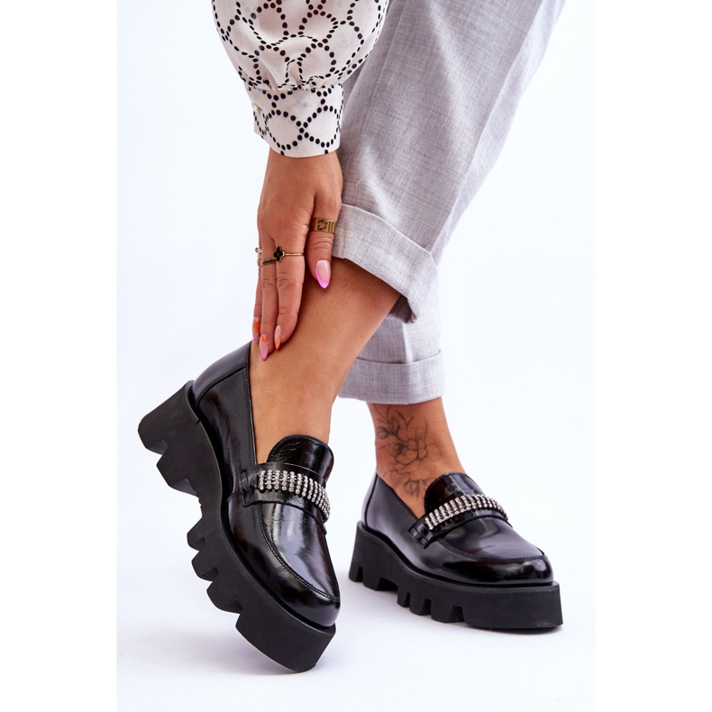 Mocassins da moda na plataforma com decoração Laura Messi 2600 preto 2