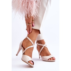 Sergio Leone Sandálias da moda em um salto alto laqueado bege Loressa 2