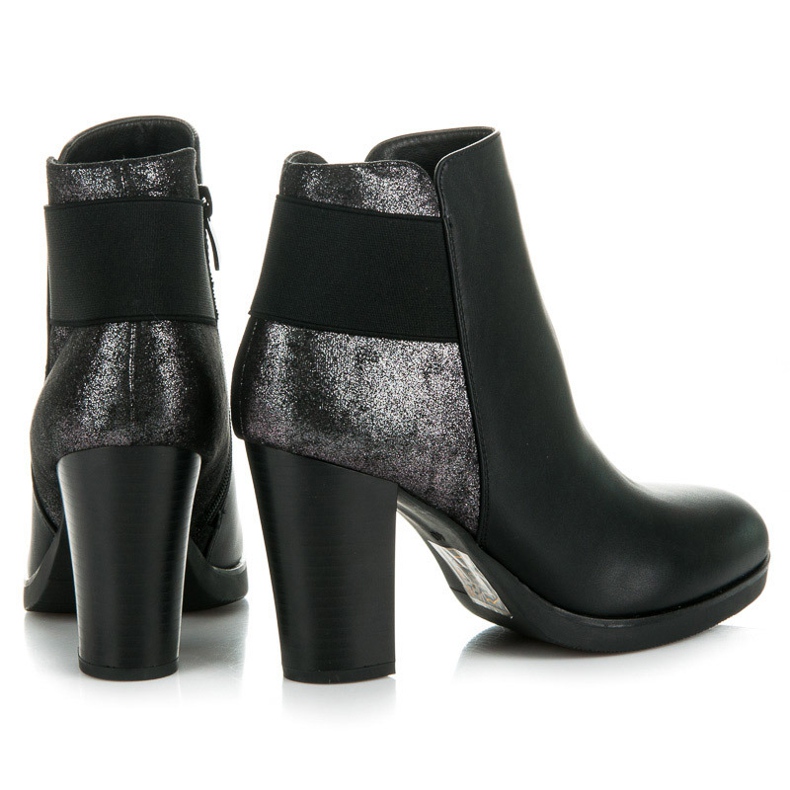 Vinceza Botas na postagem preto 1