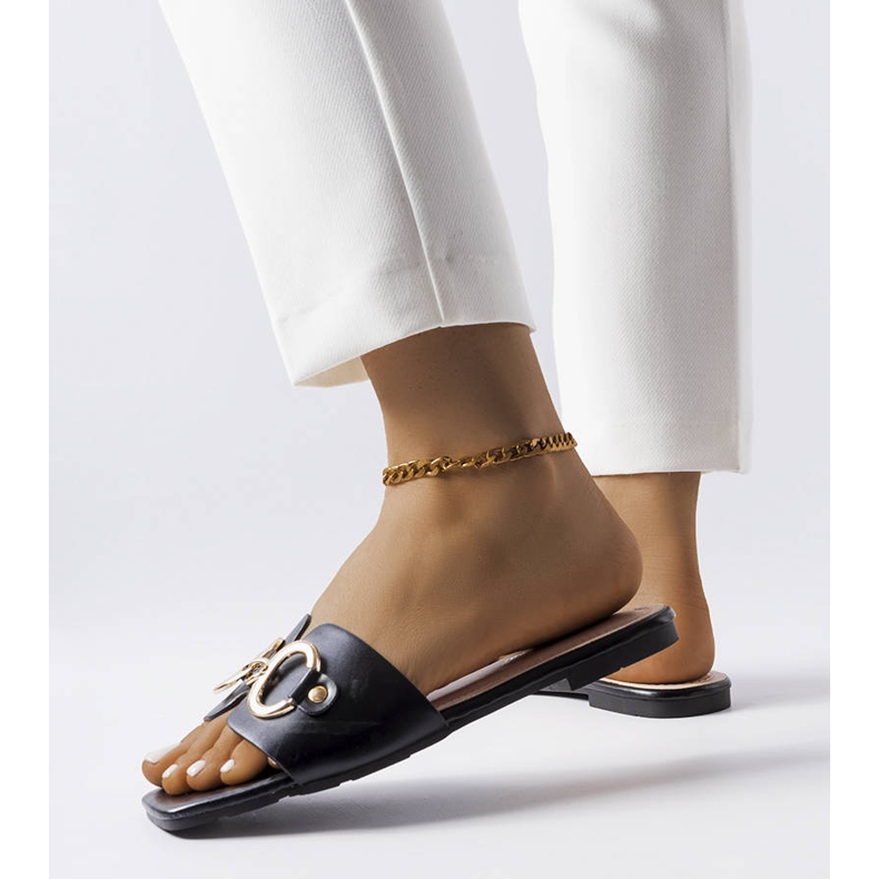 Chinelos elegantes pretos com corrente da Corbin 2