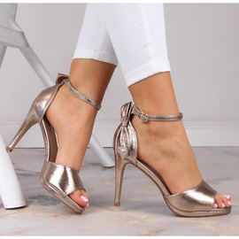 Sandálias de tachas douradas Potocki YQ21037 dourado 1