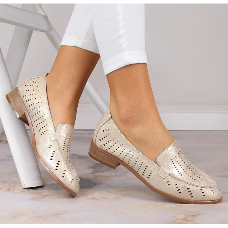 Sapato feminino vazado dourado brilhante Potocki SZ12075 1