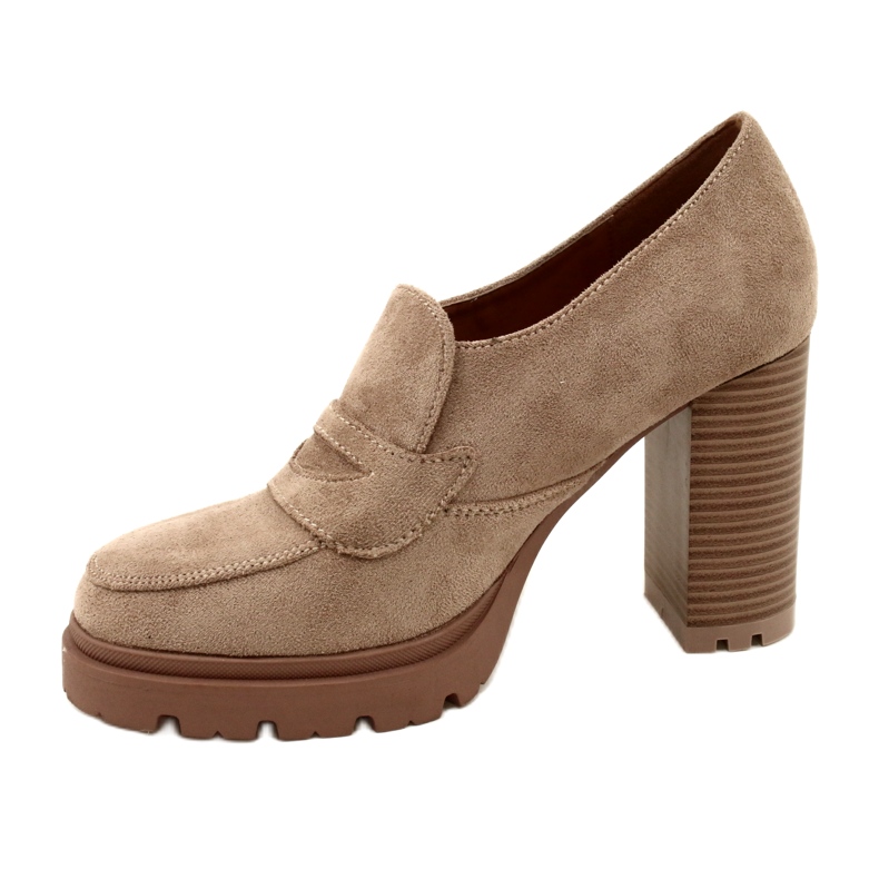 Evento Mocassins da moda na plataforma e barra bege 2