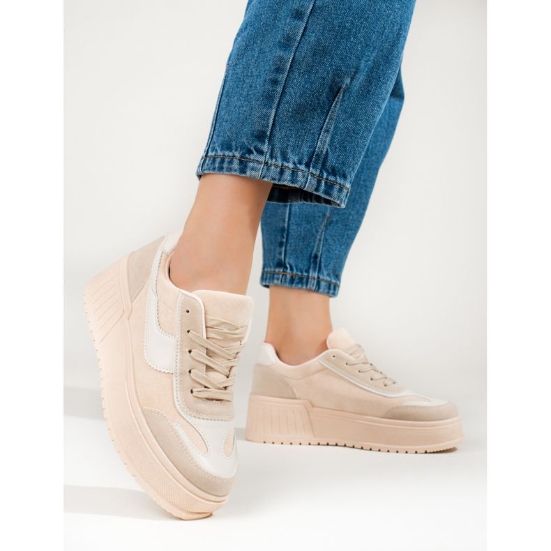 Botas de camurça bege com plataforma grossa da Shelovet 1