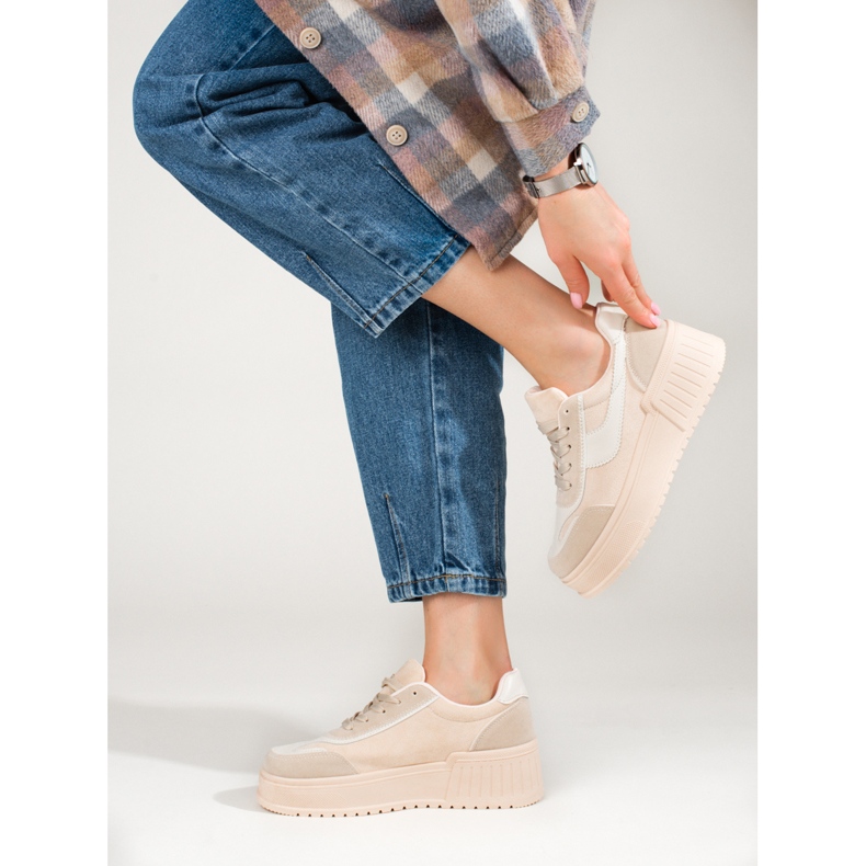 Botas de camurça bege com plataforma grossa da Shelovet 2