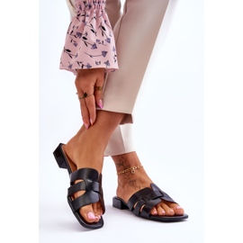 FJ1 Chinelos femininos clássicos de couro preto Fendy 2