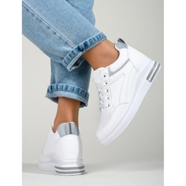 Tênis branco com cunha escondida da Shelovet 1