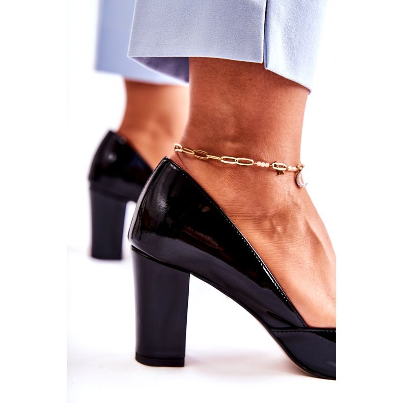 Alberto Violli Bombas envernizadas femininas no posto preto 4