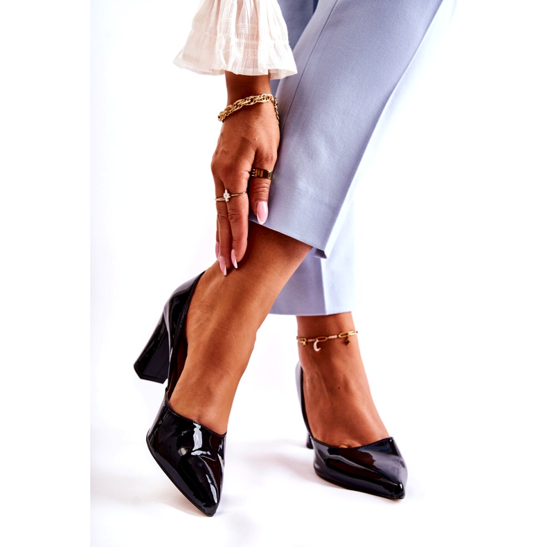 Alberto Violli Bombas envernizadas femininas no posto preto 1