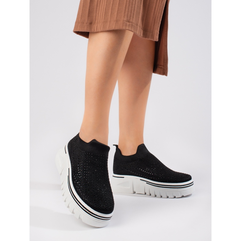 Tênis esportivo preto têxtil com sola grossa T.Sokolski 2