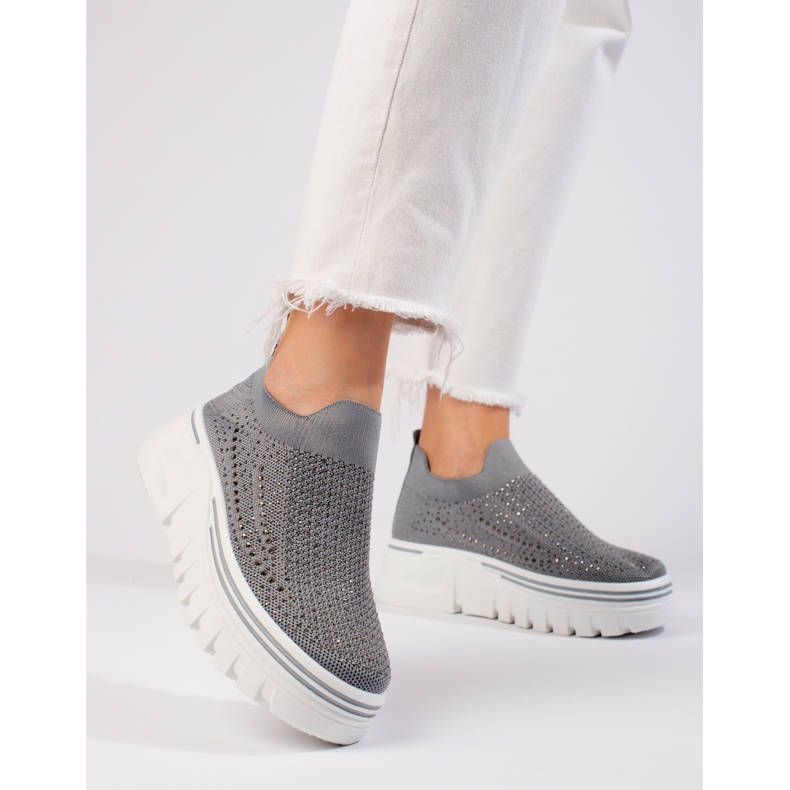 Tênis esportivo cinza com sola grossa T.Sokolski 1