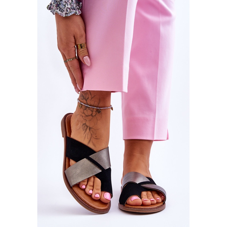 Chinelos femininos clássicos de couro preto platina Nancy 1