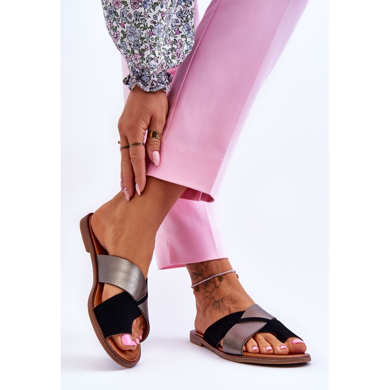 Chinelos femininos clássicos de couro preto platina Nancy 2