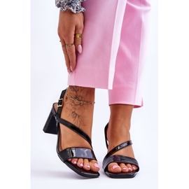 Sandália Feminina Laqueada no Salto Preto Carrie 1