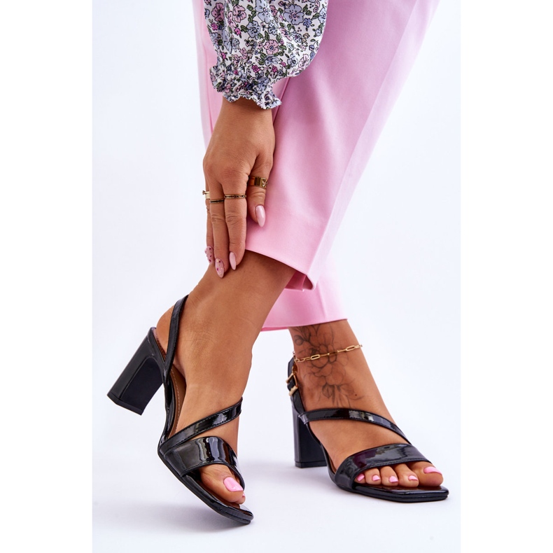 Sandália Feminina Laqueada no Salto Preto Carrie 2