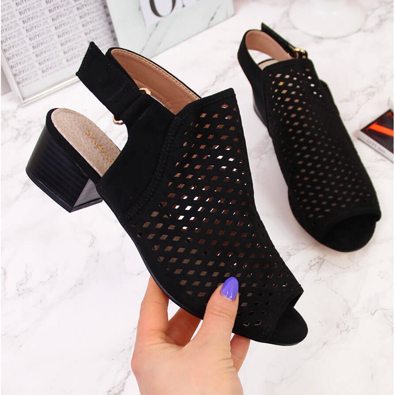 Sandálias femininas vazadas preto Sabatina DM19-27 2