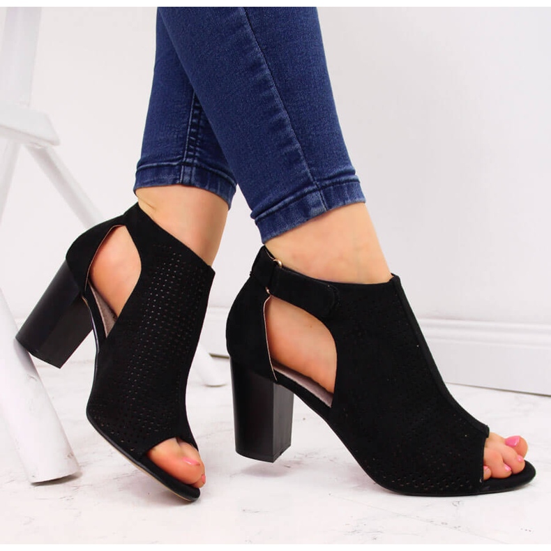 Sandálias de mulher com velcro preto Sabatina 7802 1