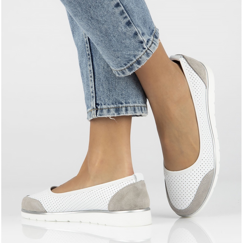 Sapatilhas femininas de couro perfurado Filippo Dp4524/23 branco 9