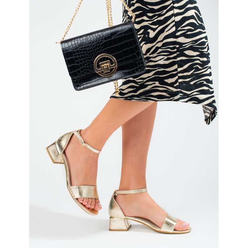 Sandália feminina Shelovet salto baixo dourado 2