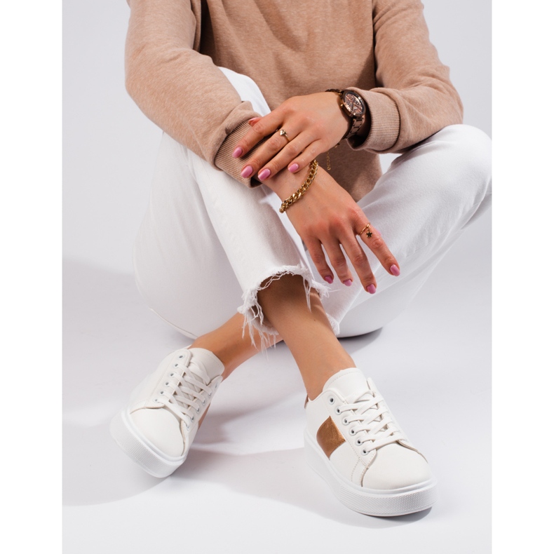 Tênis feminino branco na plataforma Shelovet 1