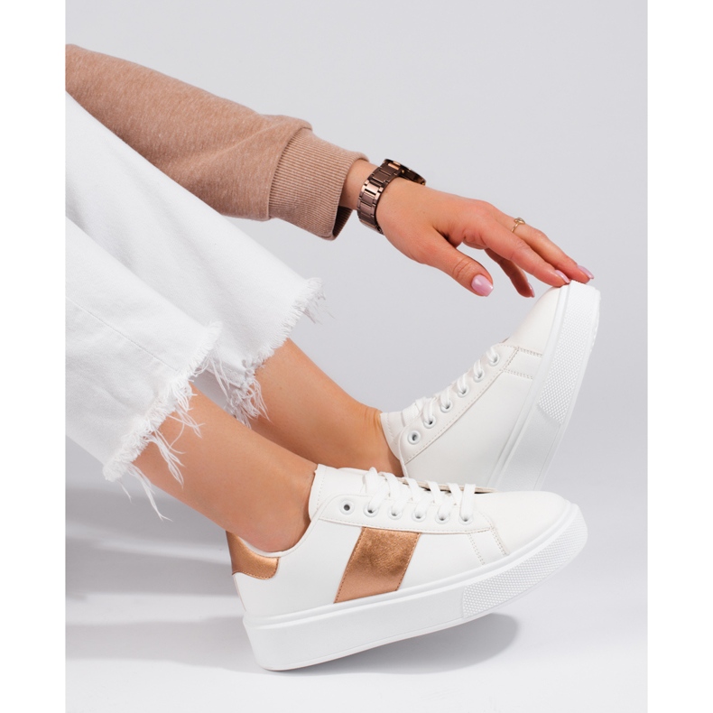 Tênis feminino branco na plataforma Shelovet 2