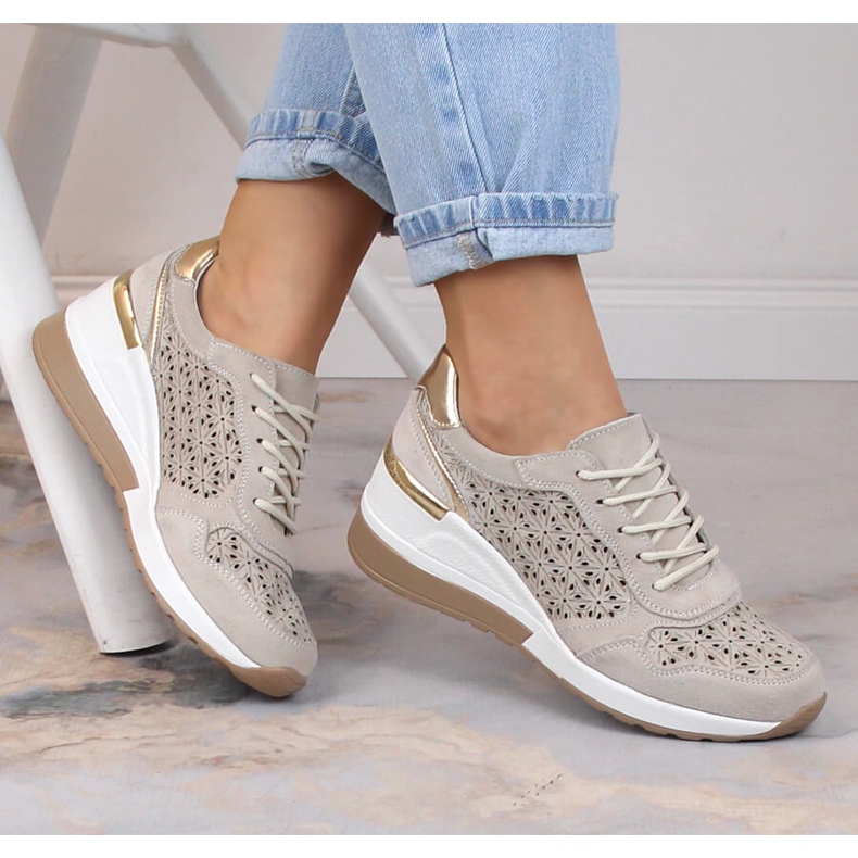 Sapatos femininos de camurça em couro com salto vazado bege Filippo DP4669 1