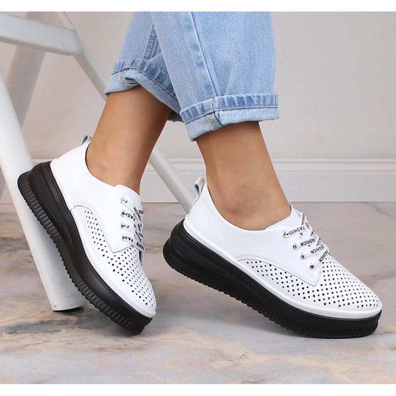 Sapatos femininos confortáveis ​​de couro vazado branco Artiker 52C1992 1