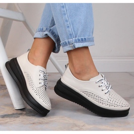 Potocki Sapatos cómodos de pele bege vazados para mulher Artiker 52C1990 1