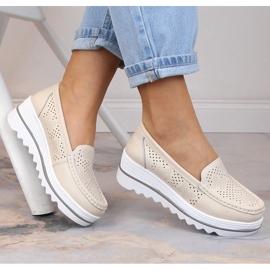 Mocassins femininos de couro na plataforma bege vazada Artiker 52C2119 1