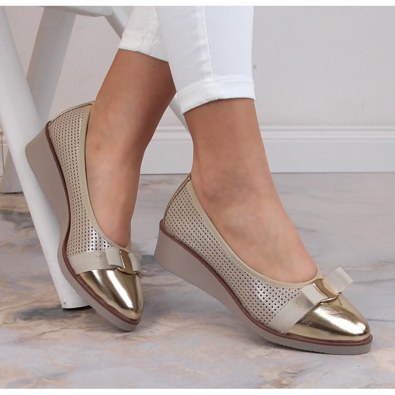 Sapatos de cunha dourados vazados para mulher Potocki SZ12037 1