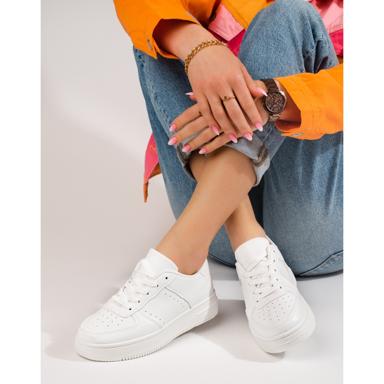 Tênis esportivo branco Shelovet com sola grossa 2