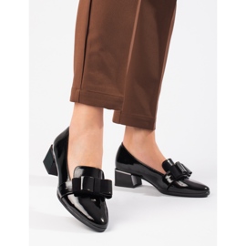 Sapatos de salto alto lacados de mulher com laço preto Vinceza 1