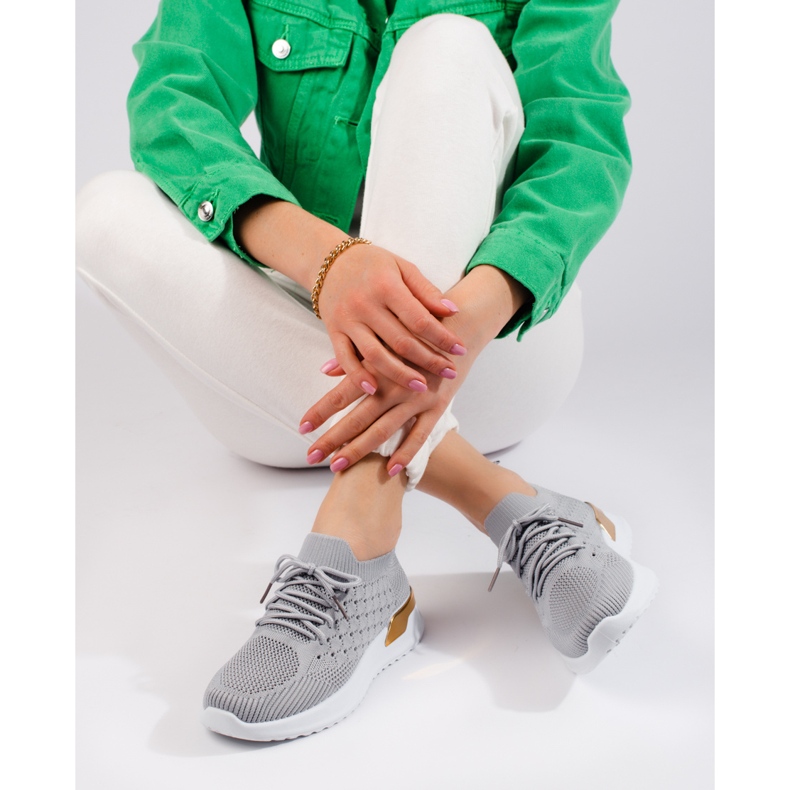 Tênis cinza vazado, Shelovet 1