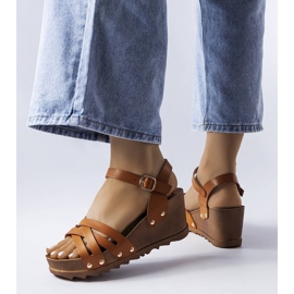 BM Sandália plataforma marrom Audric. 1