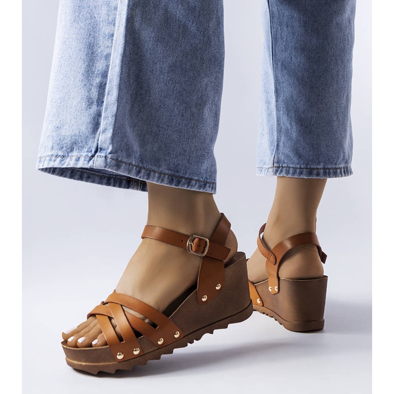 BM Sandália plataforma marrom Audric. 1