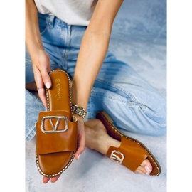 BM Pantufas femininas Tonya Camel castanho 2