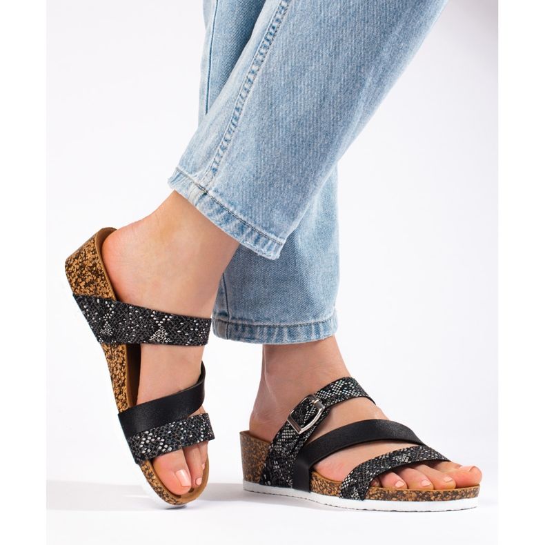 W. Potocki Chinelos de mulher com cunha baixa Potocki preto 1 W. Potocki Chinelos de mulher com cunha baixa Potocki preto 1