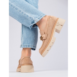 Mocassim de camurça com corrente Shelovet bege 2