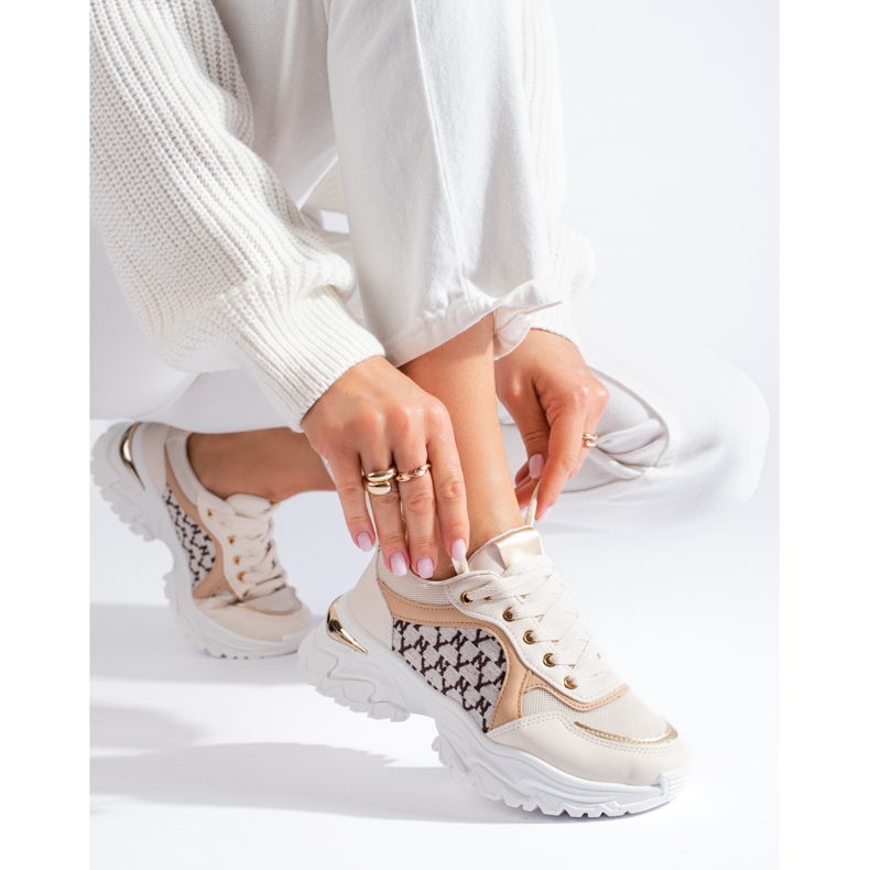 Tênis feminino em sola grossa bege Shelovet 1