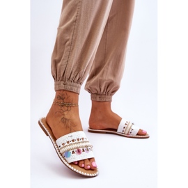 Chinelos femininos trançados com enfeites branco Millano 2