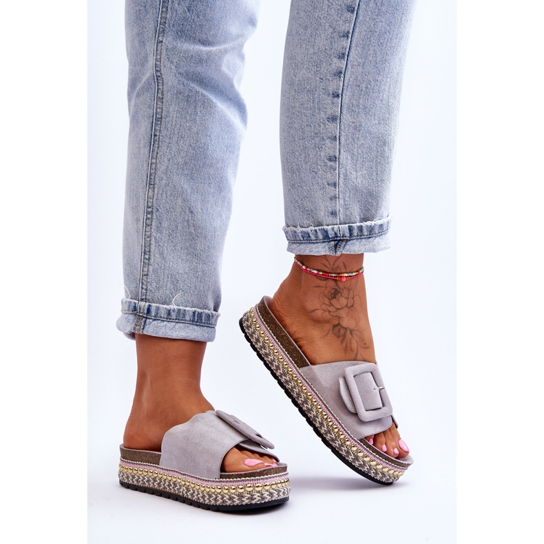 Sandálias femininas em uma plataforma decorada Grey Joyce cinza 2
